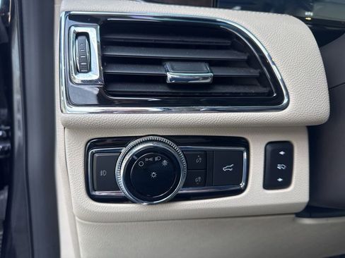 Used 2020 Lincoln Navigator Reserve w/ Luxury Package image 22