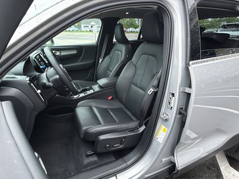 Certified 2025 Volvo XC40 B5 Plus AWD/4WD image 25