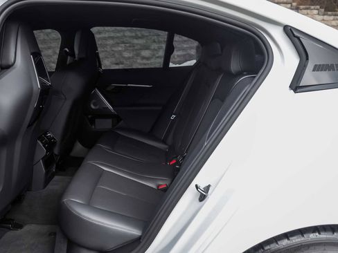 Used 2025 BMW M5 w/ Carbon Package image 21