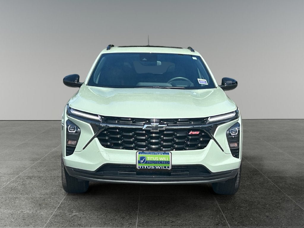 Used 2024 Chevrolet Trax RS w/ Sunroof Package FWD image 2