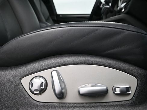 Used 2022 Porsche Macan image 15