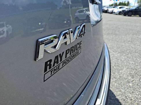 Used 2018 Toyota RAV4 Limited AWD/4WD image 31