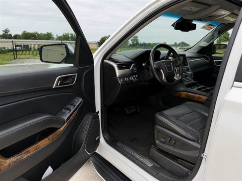 Used 2016 GMC Yukon XL Denali w/ Open Road Package AWD/4WD image 18