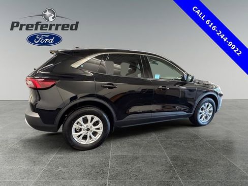 Used 2023 Ford Escape Active image 17