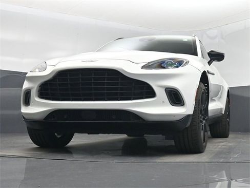 Used 2021 Aston Martin DBX image 41