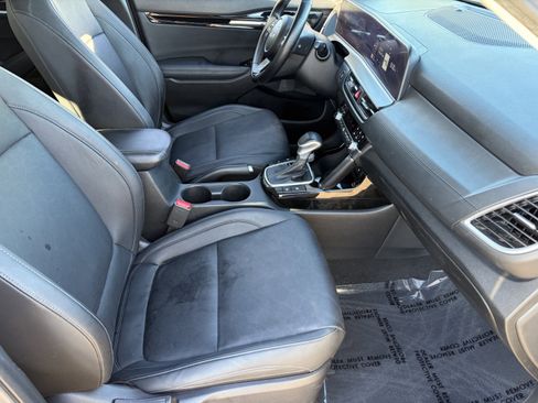 Certified 2024 Kia Seltos EX image 9