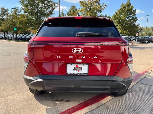 Used 2025 Hyundai Kona SEL image 7