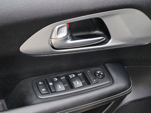 Used 2019 Chrysler Pacifica Touring Plus w/ S Appearance Package FWD image 6
