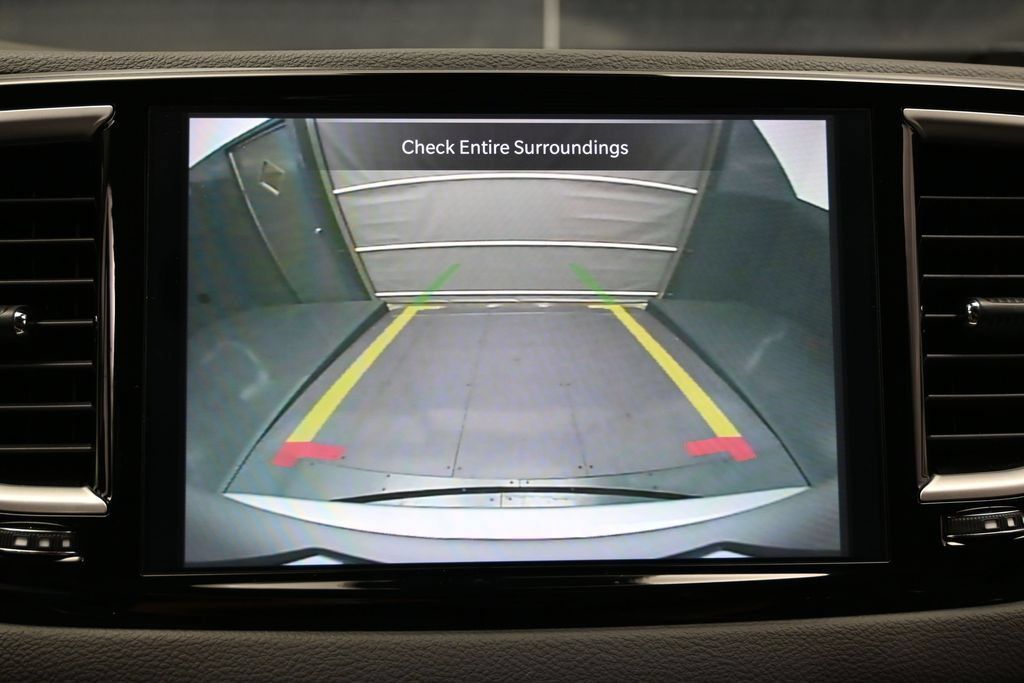 Used 2024 Chrysler Pacifica Touring-L FWD image 37