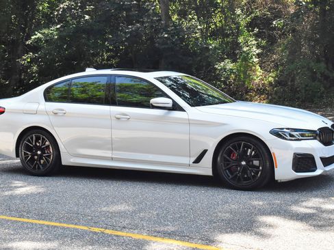 Used 2022 BMW 530i xDrive w/ M Sport Package image 12