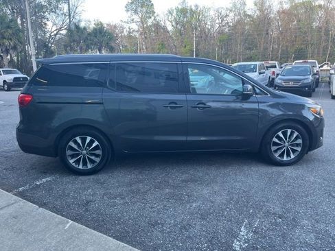 Used 2017 Kia Sedona SX image 8