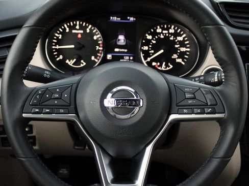 Certified 2020 Nissan Rogue SV image 29