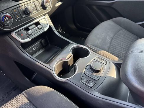 Used 2024 GMC Terrain SLE w/ Driver Convenience Package FWD image 26