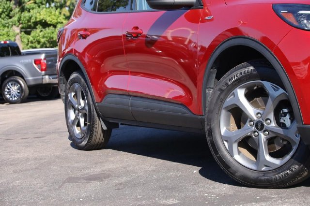Certified 2025 Ford Escape ST-Line AWD/4WD image 3