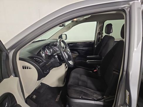 Used 2015 Dodge Grand Caravan SE w/ Quick Order Package 29E SE FWD image 12