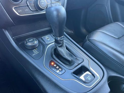 Used 2020 Jeep Cherokee Latitude Plus image 32