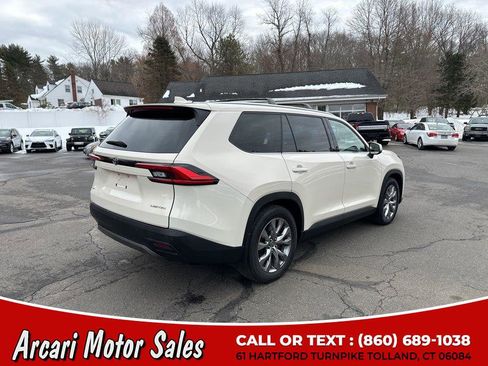 Used 2024 Toyota Grand Highlander AWD image 5