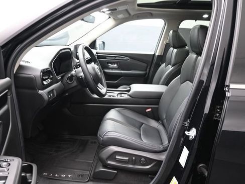 Used 2025 Honda Pilot Touring image 10