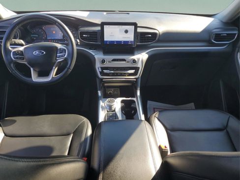 Used 2022 Ford Explorer XLT w/ Equipment Group 202A image 11