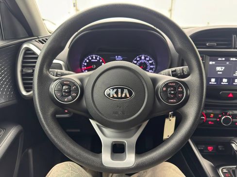Used 2020 Kia Soul S FWD image 16