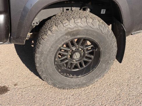 Used 2021 Toyota Tacoma SR5 AWD/4WD image 9
