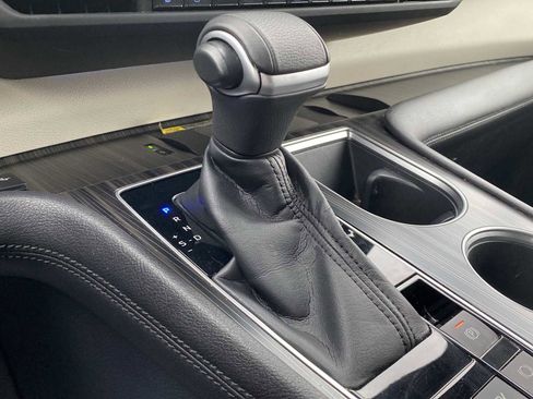 Used 2022 Toyota Sienna Platinum image 17