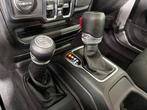 Used 2021 Jeep Wrangler Unlimited Sport AWD/4WD image 31