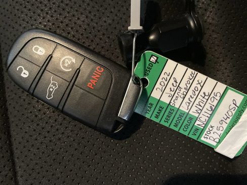 Used 2022 Jeep Grand Cherokee Laredo X AWD/4WD image 29