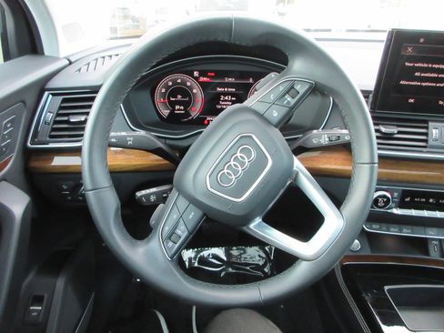 Used 2023 Audi Q5 2.0T Premium Plus w/ Premium Plus Package image 37