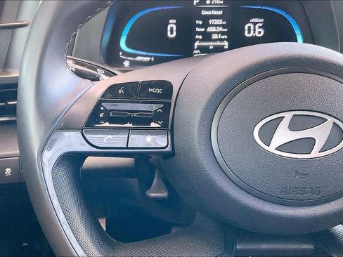 Used 2025 Hyundai Elantra Sport FWD image 23