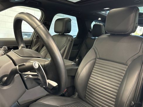 Used 2023 Land Rover Discovery S R-Dynamic image 6