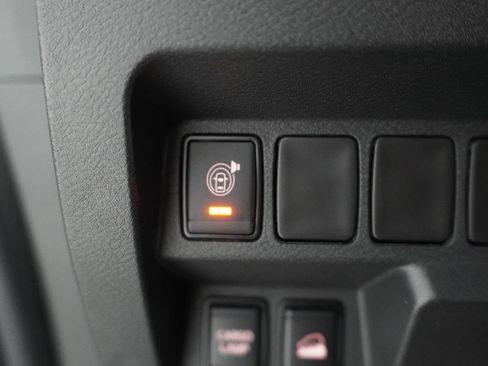 Used 2025 Nissan Frontier PRO-4X AWD/4WD image 17