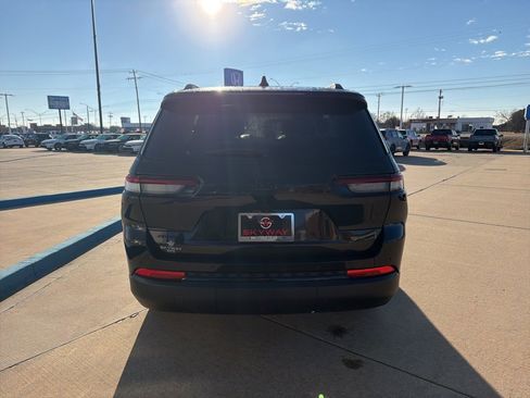 Used 2024 Jeep Grand Cherokee L Laredo image 18