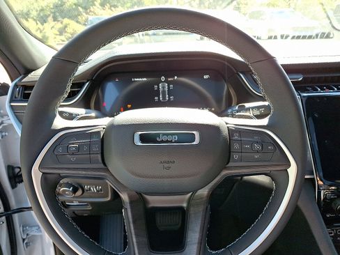 New 2025 Jeep Grand Cherokee Limited image 12
