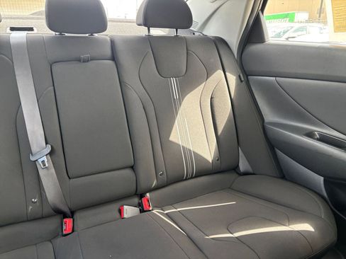 Used 2025 Hyundai Elantra SEL image 38