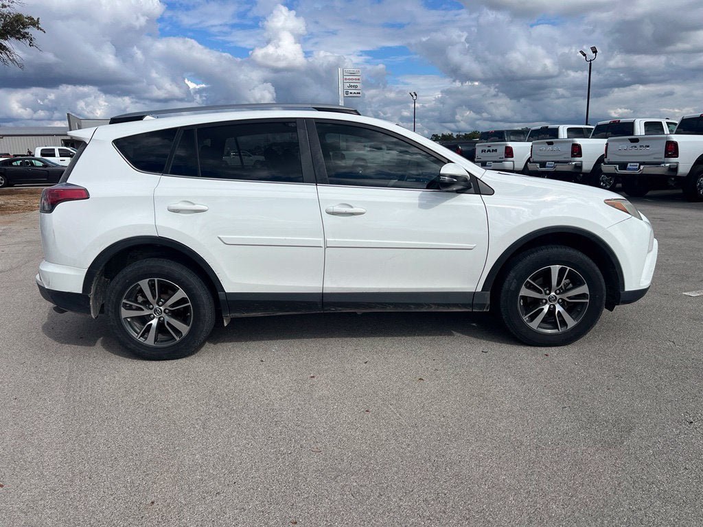 Used 2017 Toyota RAV4 XLE FWD image 9