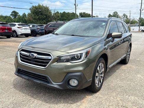 Used 2018 Subaru Outback 3.6R Touring AWD/4WD image 3