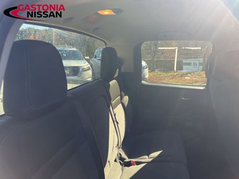 Used 2024 Nissan Frontier SV image 31
