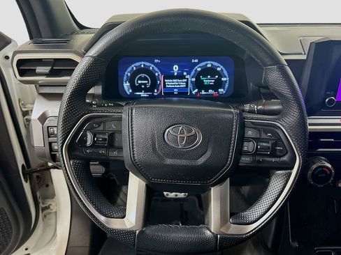 Used 2024 Toyota Tacoma TRD Sport AWD/4WD image 9