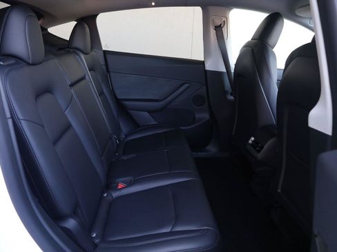Used 2022 Tesla Model Y Long Range AWD/4WD image 23