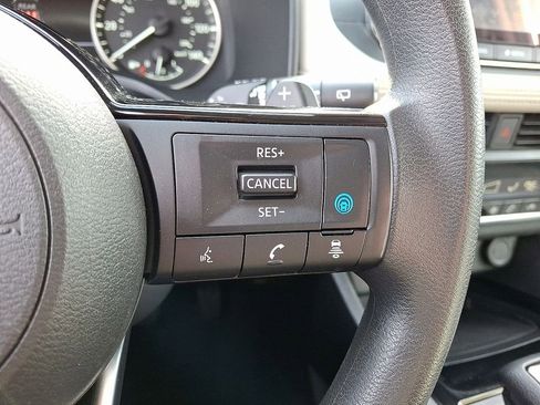 Used 2023 Nissan Rogue SV image 22