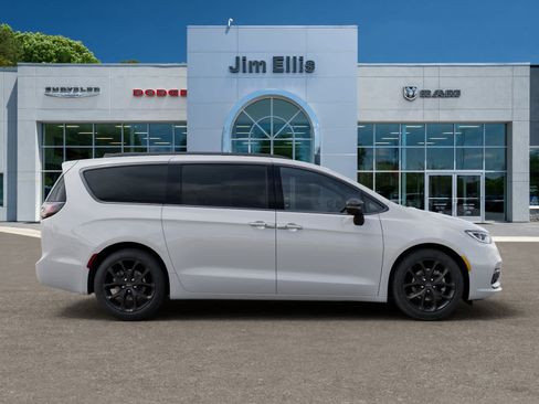 New 2026 Chrysler Pacifica Select w/ S Appearance Package FWD image 21