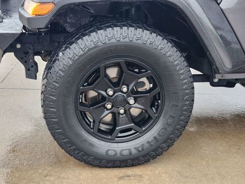 Used 2021 Jeep Gladiator Sport AWD/4WD image 11