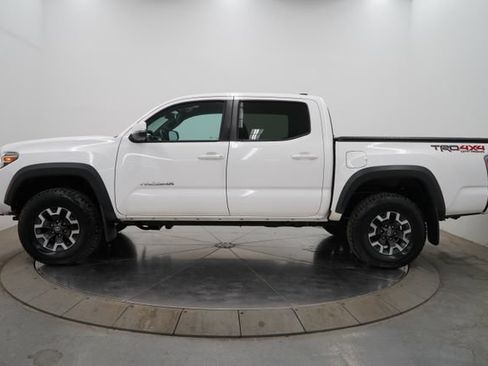 Used 2020 Toyota Tacoma TRD Off-Road w/ Technology Package AWD/4WD image 4