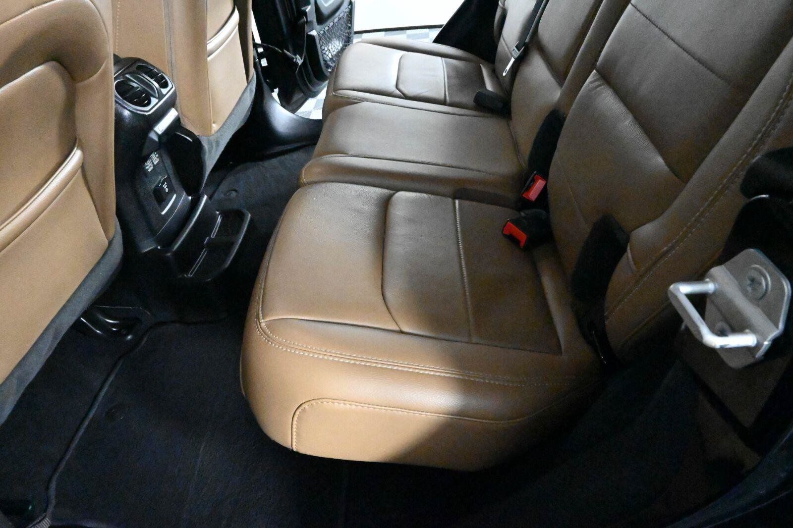 Used 2021 Jeep Wrangler Unlimited Sahara AWD/4WD image 13