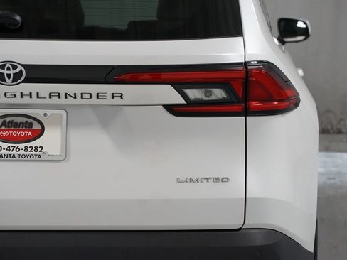 Certified 2024 Toyota Grand Highlander FWD image 10