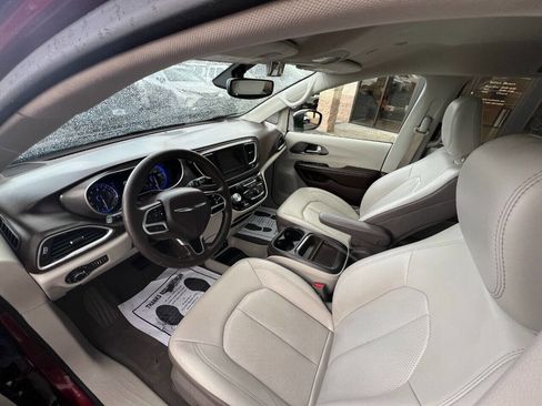 Used 2021 Chrysler Voyager Lxi image 6