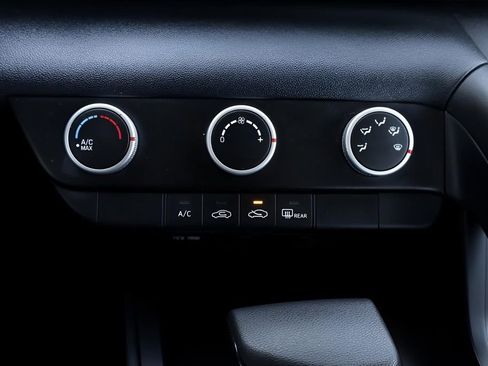 Used 2021 Hyundai Elantra SE image 36