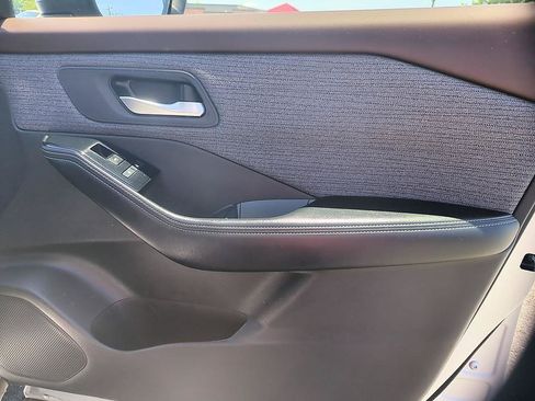 Used 2023 Nissan Rogue SV FWD image 31