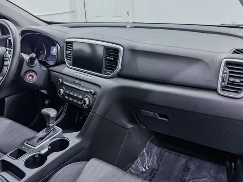 Used 2022 Kia Sportage LX image 19